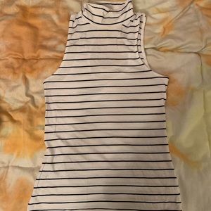 Sleeveless turtleneck